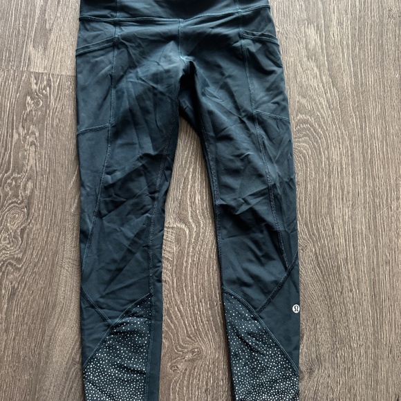Lululemon Blue Reflective Crop Leggings – Size 6 - Picture 1 of 8